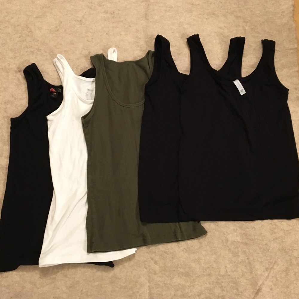 ❌ SOLD ❌ Tank tops bundle